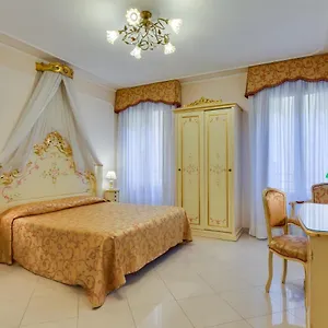 Hotel At Leonard, Venecia